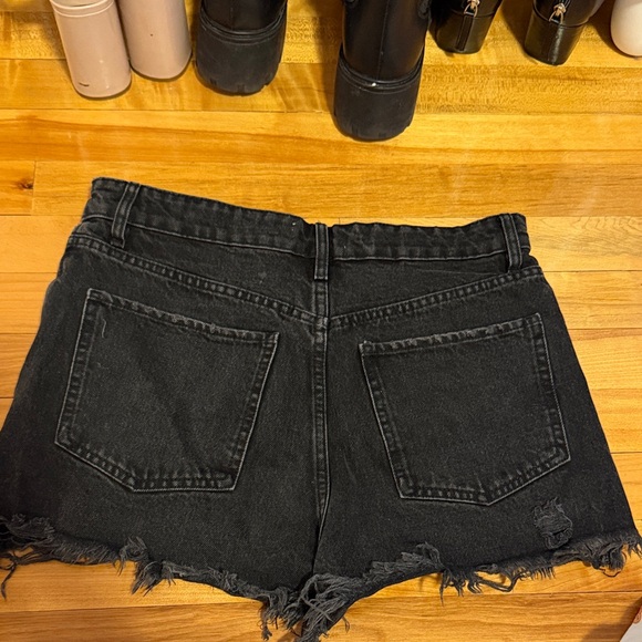 Zara Black Frayed Hem Jean Shorts - Picture 2 of 2